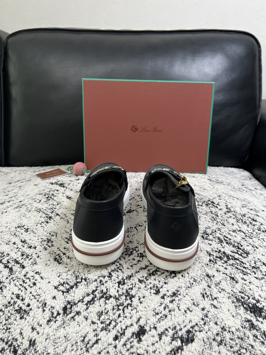 Loro Piana  高品质  顶级工艺品  诺悠翩雅  新品专柜同步原厂配置，鞋面意大利进口牛皮面料，高品质拼接工艺