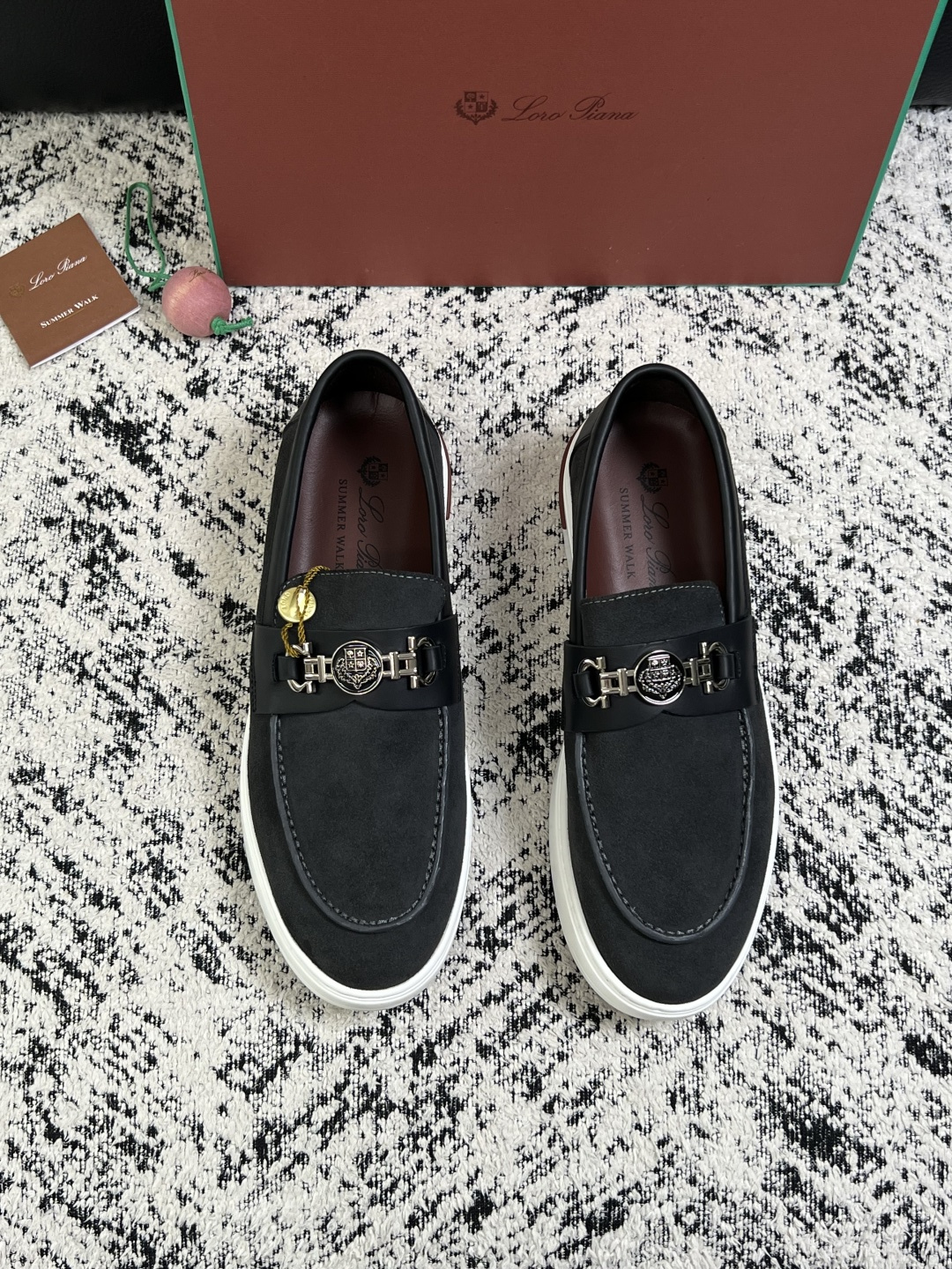 Loro Piana  高品质  顶级工艺品  诺悠翩雅  新品专柜同步原厂配置，鞋面意大利进口牛皮面料，高品质拼接工艺
