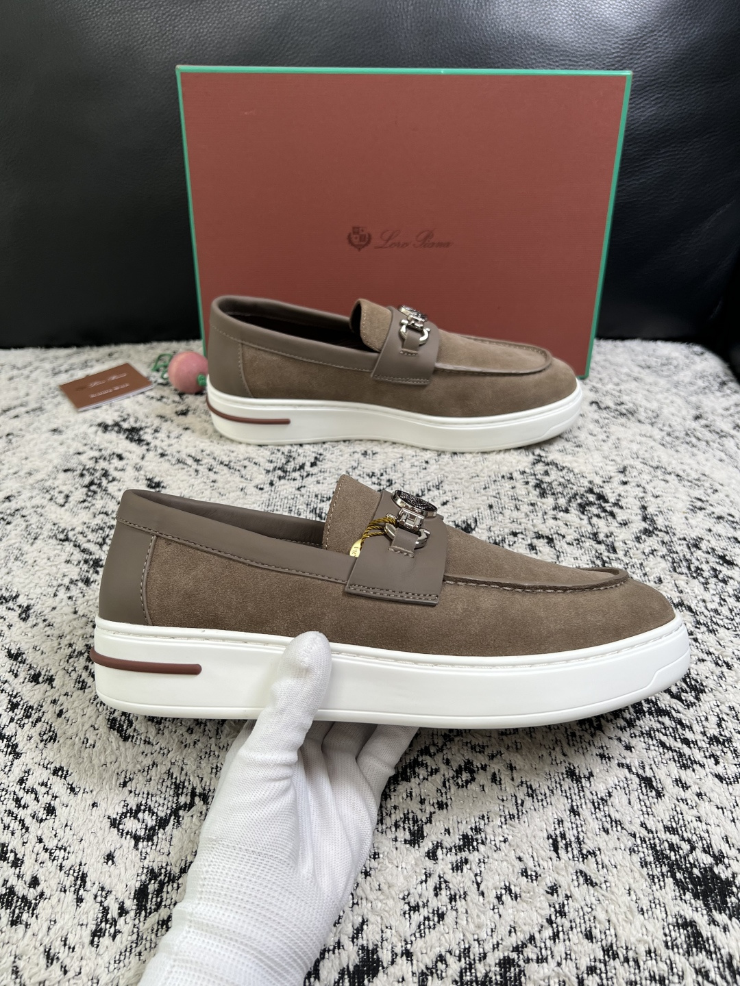 Loro Piana  高品质  顶级工艺品  诺悠翩雅  新品专柜同步原厂配置，鞋面意大利进口牛皮面料，高品质拼接工艺