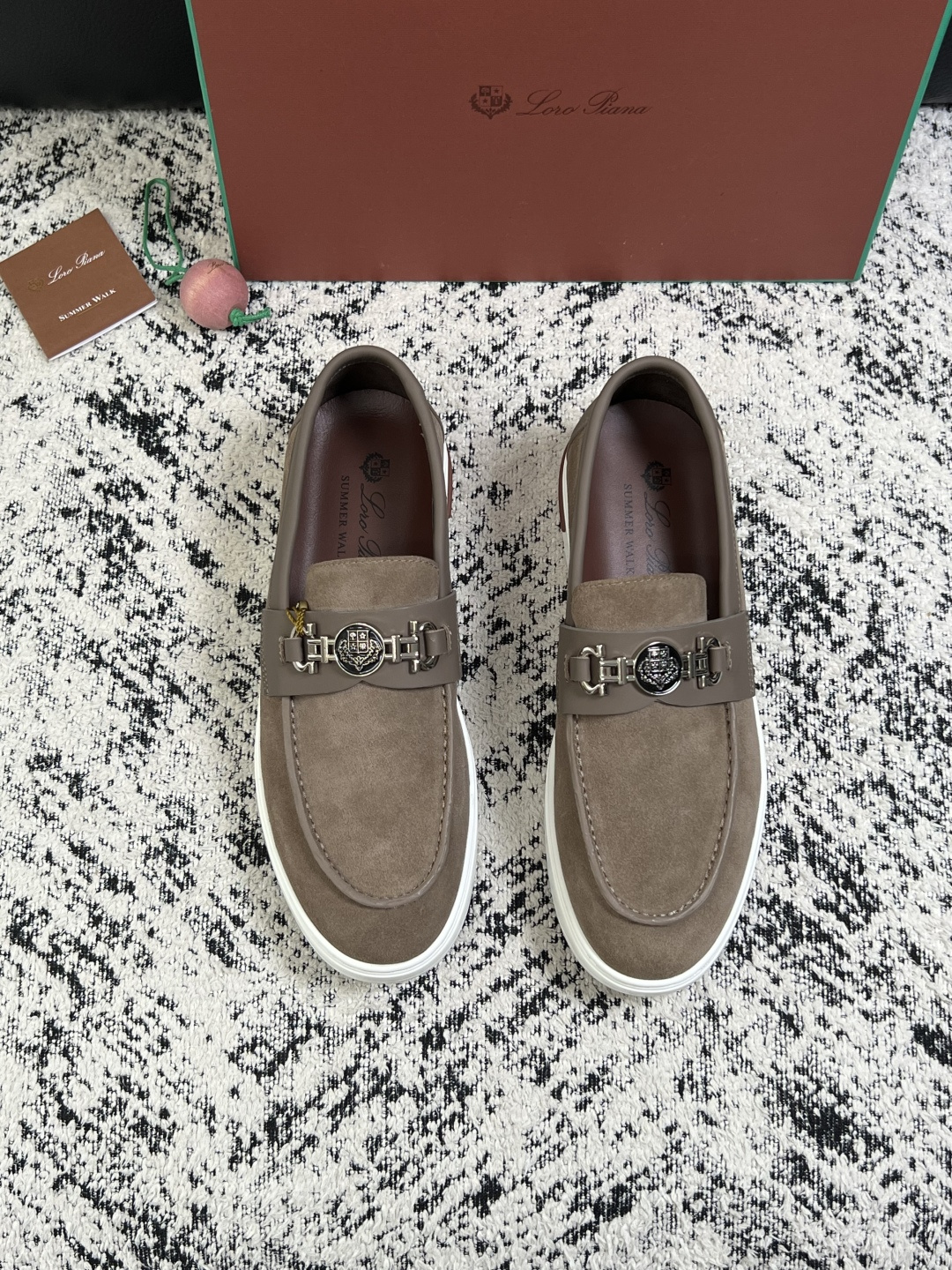 Loro Piana  高品质  顶级工艺品  诺悠翩雅  新品专柜同步原厂配置，鞋面意大利进口牛皮面料，高品质拼接工艺