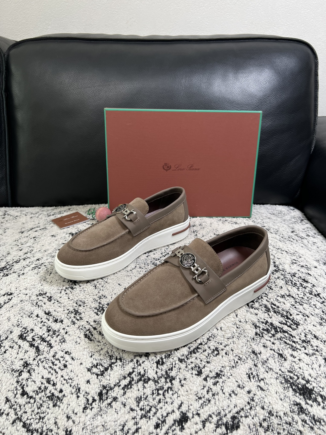 Loro Piana  高品质  顶级工艺品  诺悠翩雅  新品专柜同步原厂配置，鞋面意大利进口牛皮面料，高品质拼接工艺