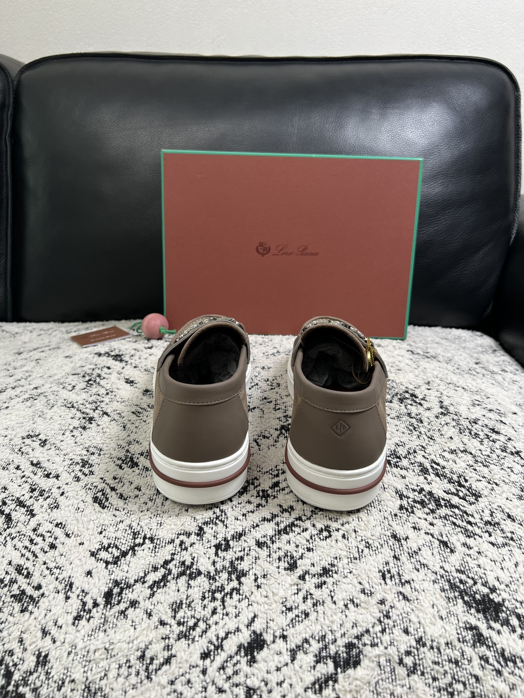 Loro Piana  高品质  顶级工艺品  诺悠翩雅  新品专柜同步原厂配置，鞋面意大利进口牛皮面料，高品质拼接工艺