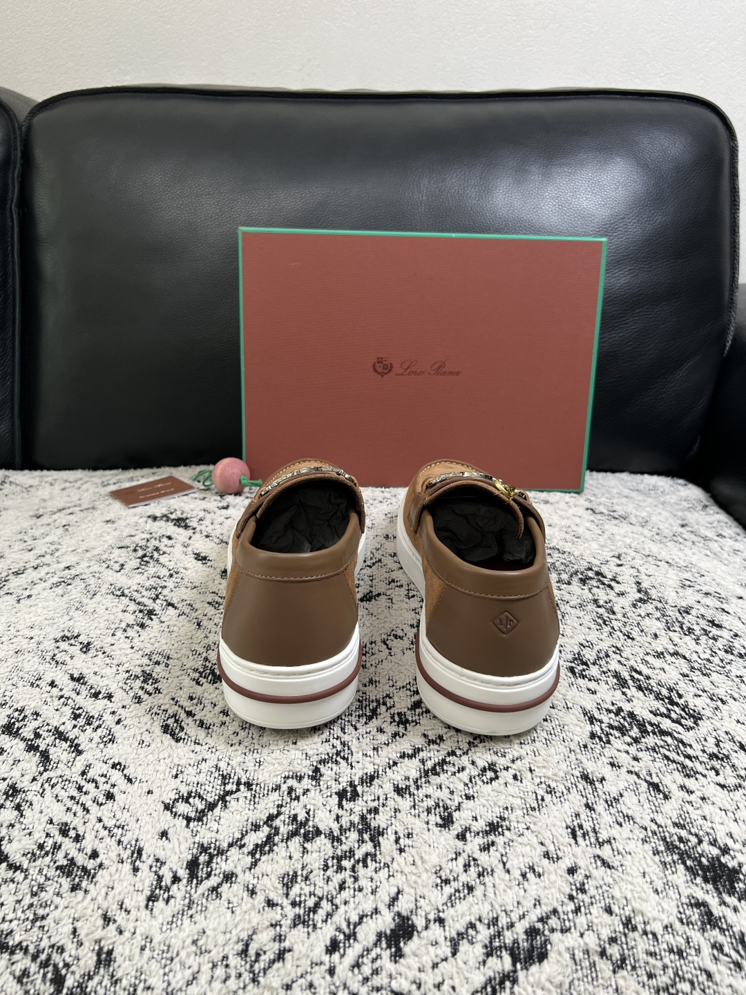 Loro Piana  高品质  顶级工艺品  诺悠翩雅  新品专柜同步原厂配置，鞋面意大利进口牛皮面料，高品质拼接工艺