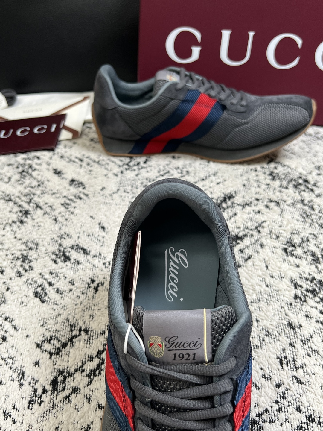 Gucci 高品质  顶级工艺品  古奇  专柜新款原厂配置，意大利进口牛皮面料，进口牛皮内里垫，透气舒适，鞋底：原厂特