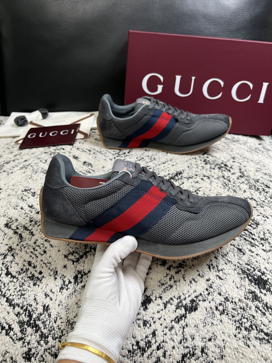 Gucci 高品质  顶级工艺品  古奇  专柜新款原厂配置，意大利进口牛皮面料，进口牛皮内里垫，透气舒适，鞋底：原厂特