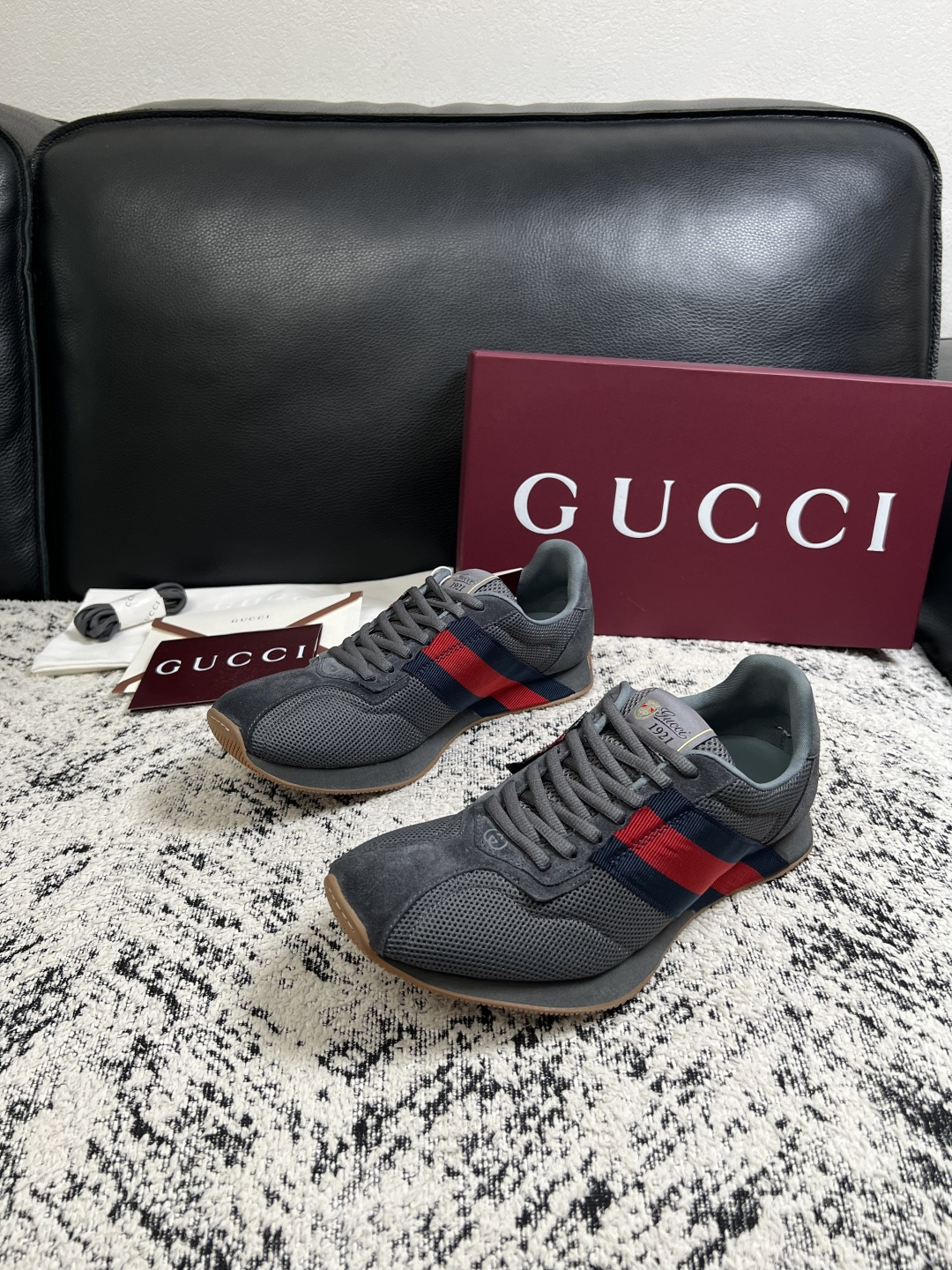 Gucci 高品质  顶级工艺品  古奇  专柜新款原厂配置，意大利进口牛皮面料，进口牛皮内里垫，透气舒适，鞋底：原厂特