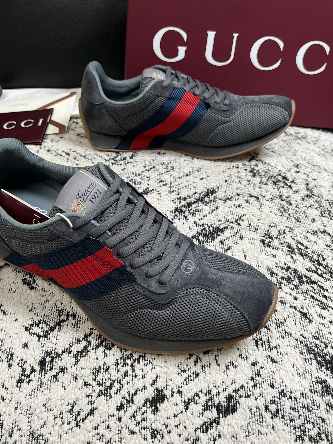 Gucci 高品质  顶级工艺品  古奇  专柜新款原厂配置，意大利进口牛皮面料，进口牛皮内里垫，透气舒适，鞋底：原厂特