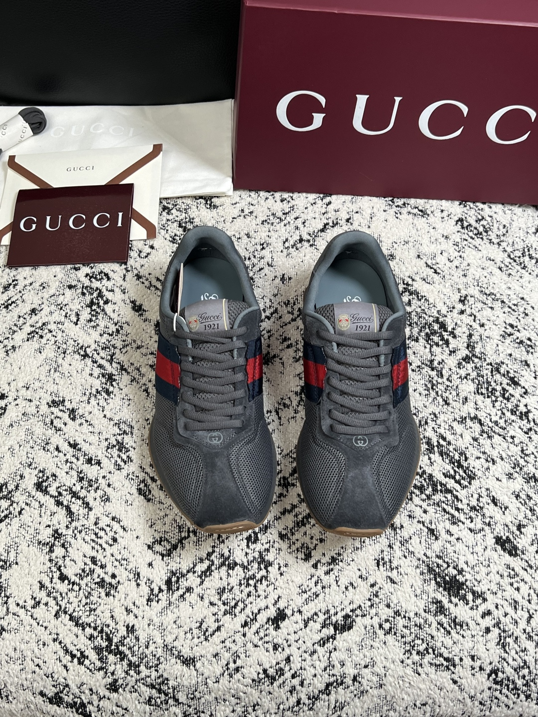 Gucci 高品质  顶级工艺品  古奇  专柜新款原厂配置，意大利进口牛皮面料，进口牛皮内里垫，透气舒适，鞋底：原厂特