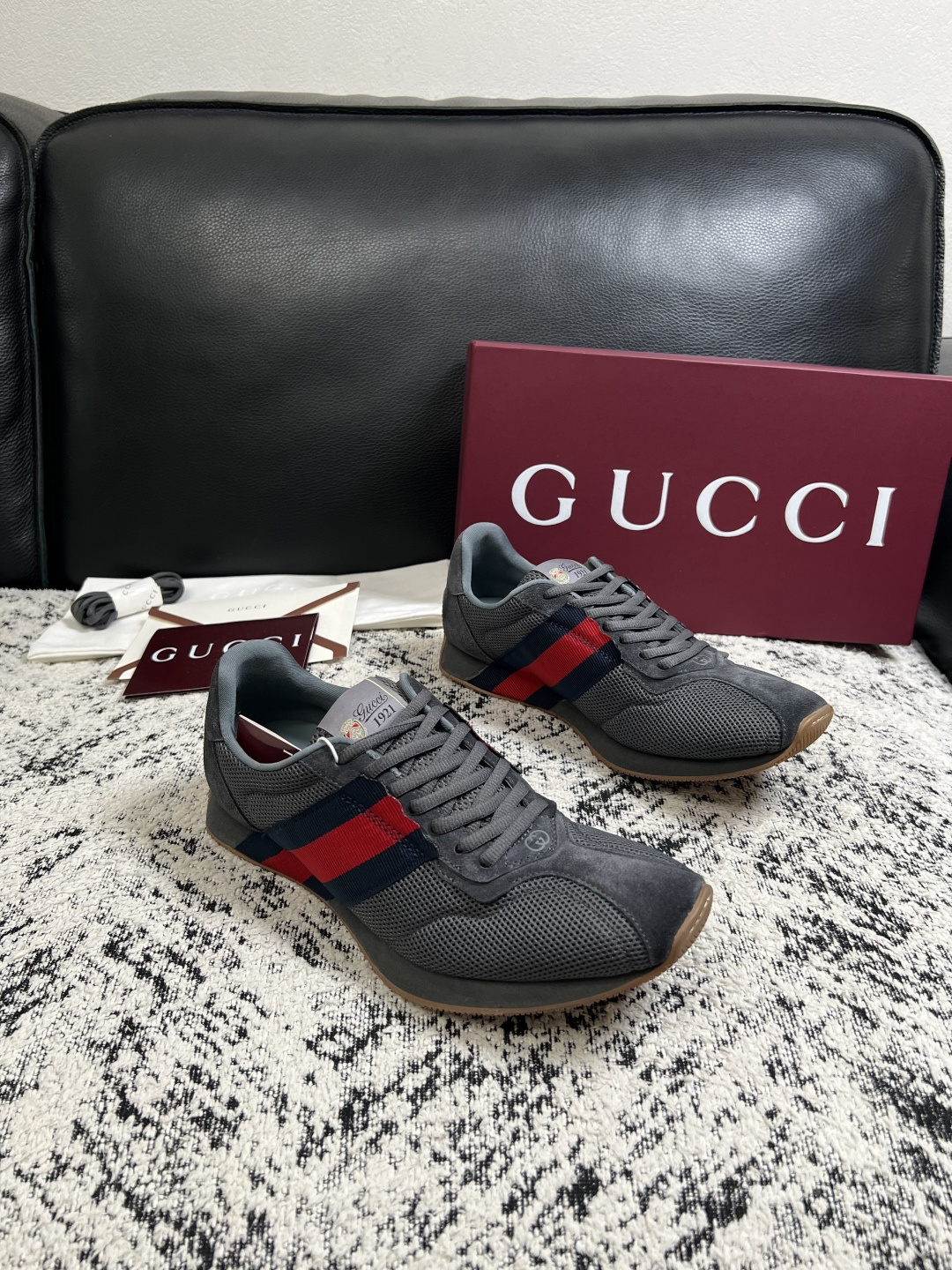 Gucci 高品质  顶级工艺品  古奇  专柜新款原厂配置，意大利进口牛皮面料，进口牛皮内里垫，透气舒适，鞋底：原厂特