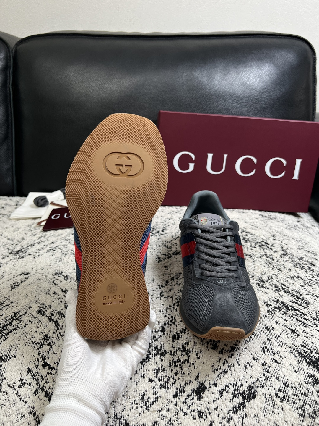 Gucci 高品质  顶级工艺品  古奇  专柜新款原厂配置，意大利进口牛皮面料，进口牛皮内里垫，透气舒适，鞋底：原厂特