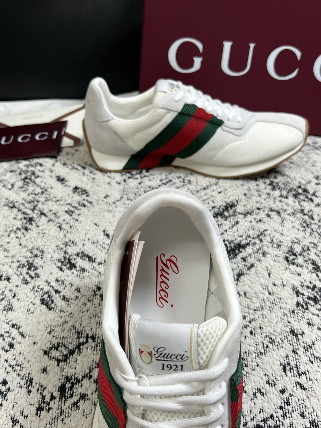 Gucci 高品质  顶级工艺品  古奇  专柜新款原厂配置，意大利进口牛皮面料，进口牛皮内里垫，透气舒适，鞋底：原厂特