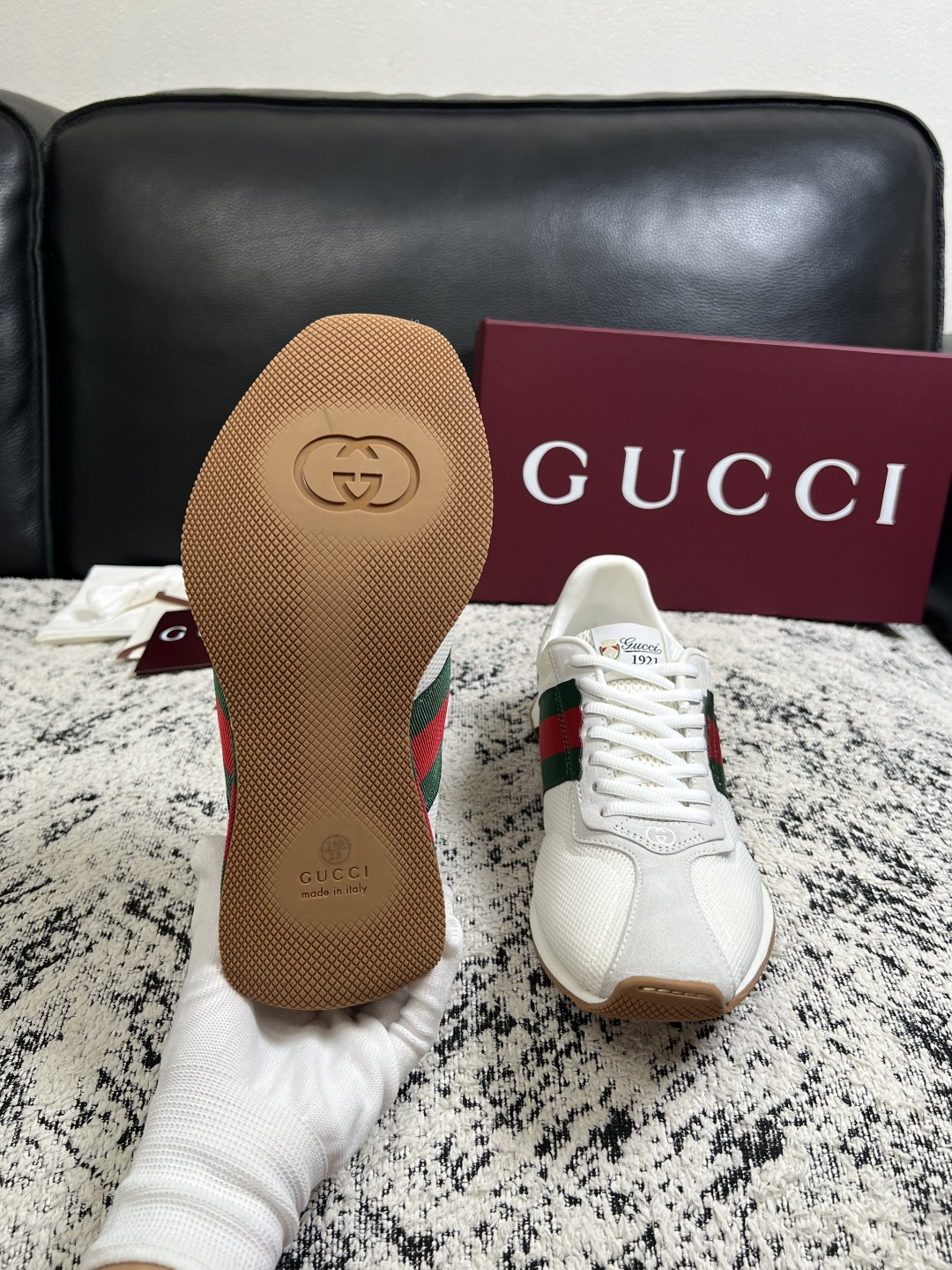 Gucci 高品质  顶级工艺品  古奇  专柜新款原厂配置，意大利进口牛皮面料，进口牛皮内里垫，透气舒适，鞋底：原厂特