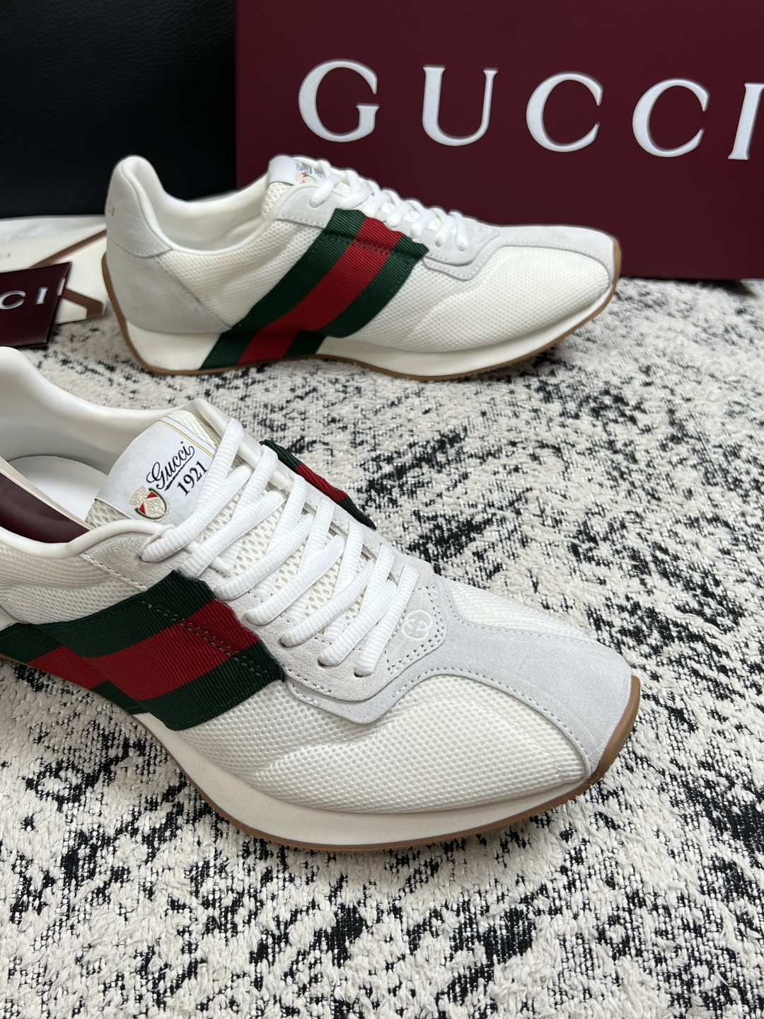 Gucci 高品质  顶级工艺品  古奇  专柜新款原厂配置，意大利进口牛皮面料，进口牛皮内里垫，透气舒适，鞋底：原厂特
