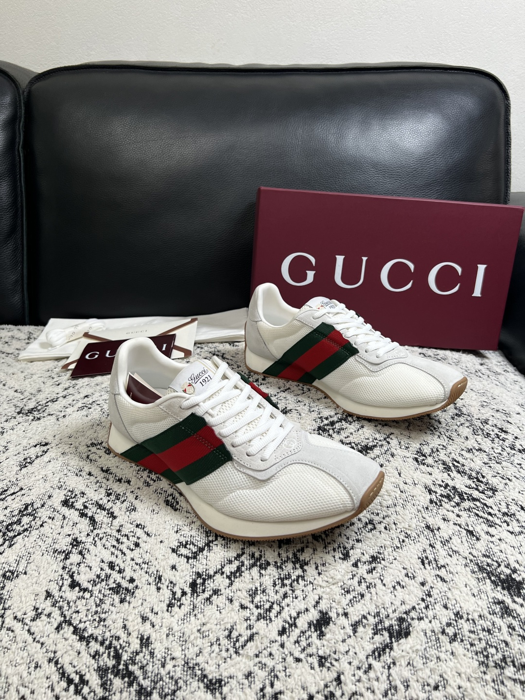 Gucci 高品质  顶级工艺品  古奇  专柜新款原厂配置，意大利进口牛皮面料，进口牛皮内里垫，透气舒适，鞋底：原厂特