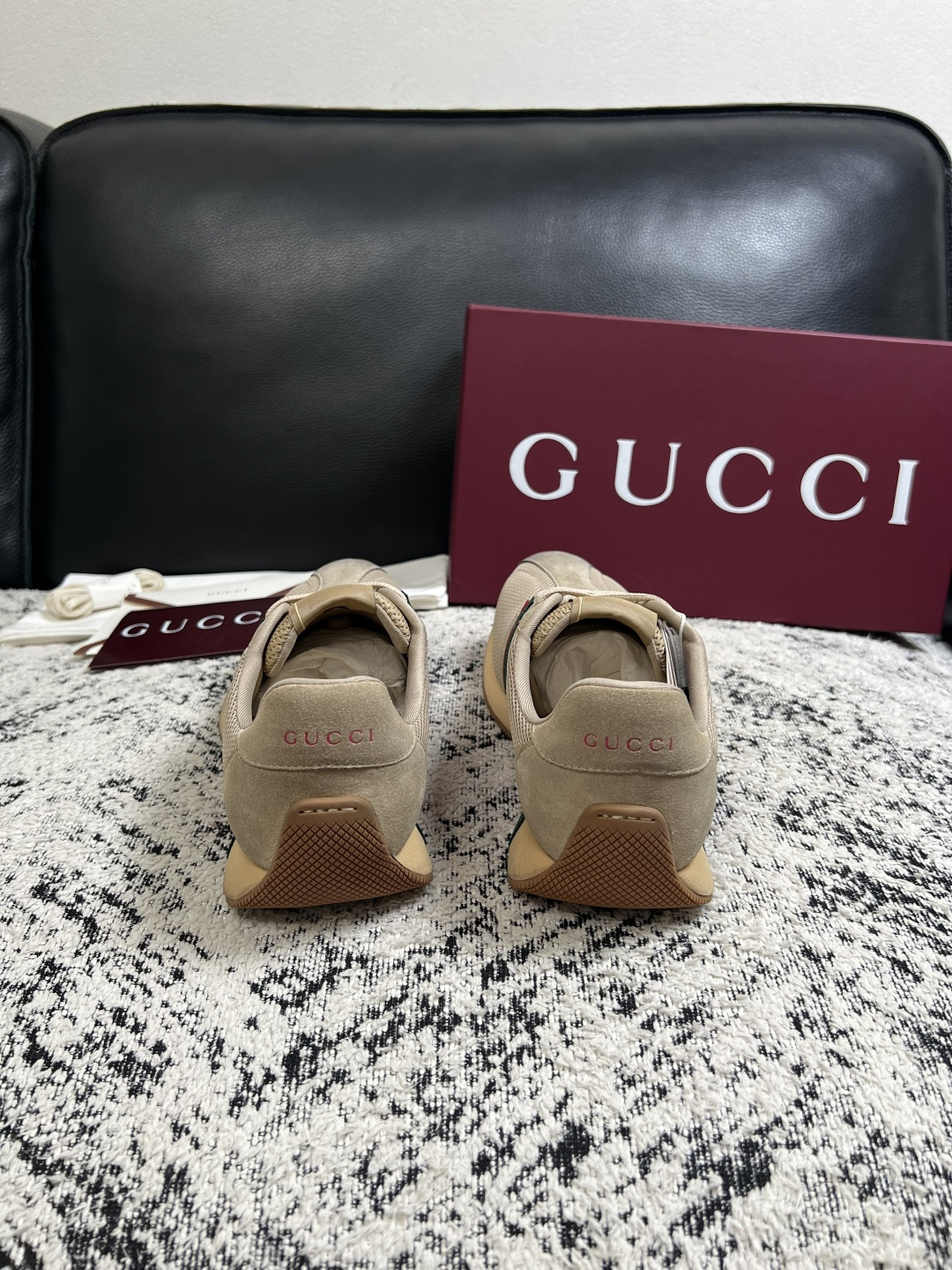 Gucci 高品质  顶级工艺品  古奇  专柜新款原厂配置，意大利进口牛皮面料，进口牛皮内里垫，透气舒适，鞋底：原厂特