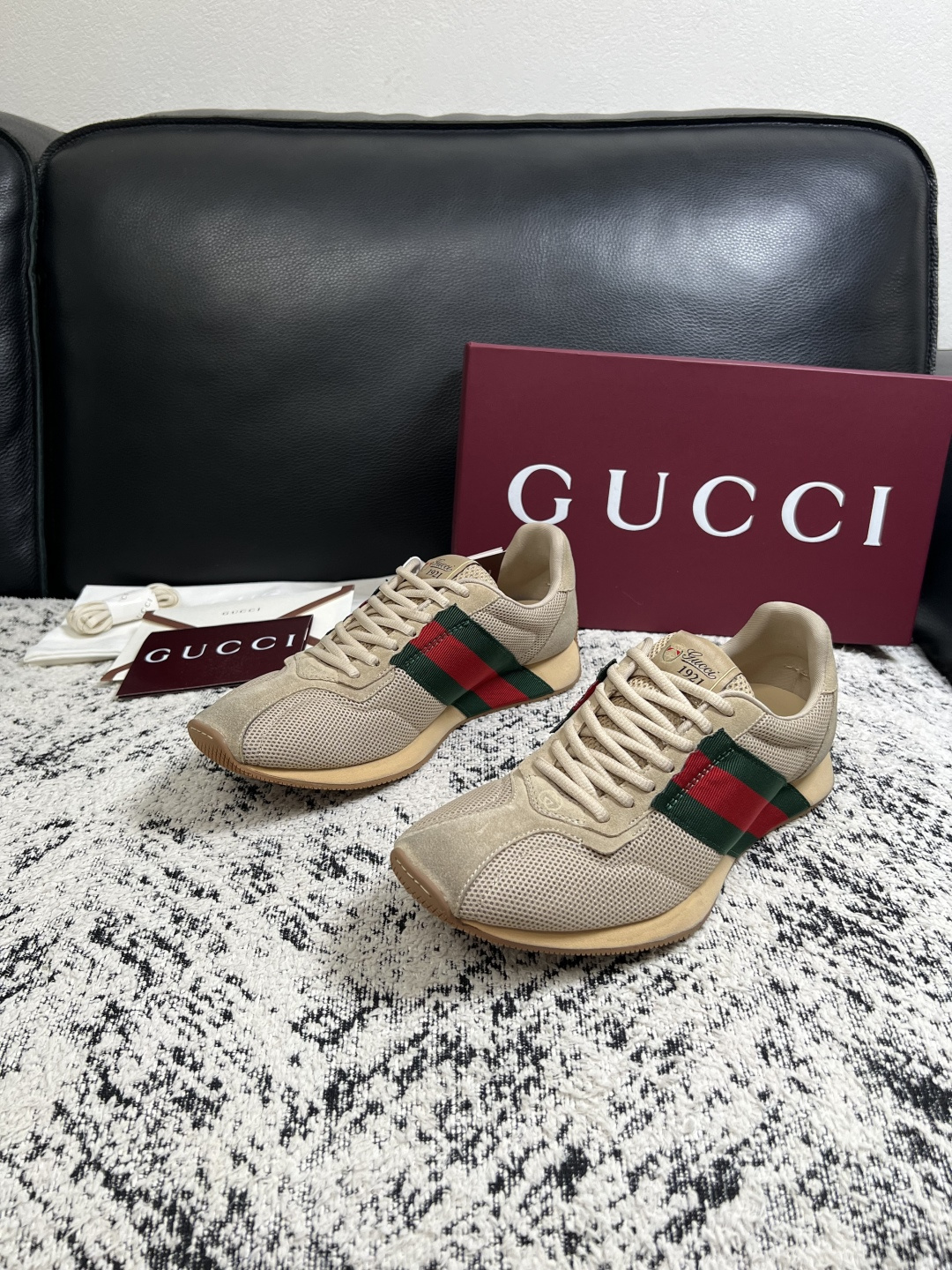 Gucci 高品质  顶级工艺品  古奇  专柜新款原厂配置，意大利进口牛皮面料，进口牛皮内里垫，透气舒适，鞋底：原厂特