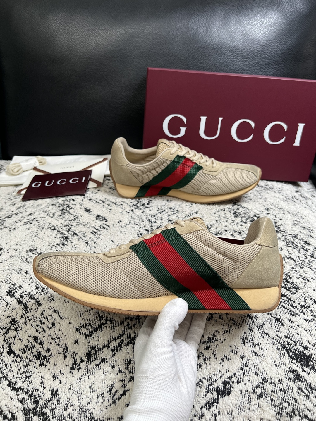 Gucci 高品质  顶级工艺品  古奇  专柜新款原厂配置，意大利进口牛皮面料，进口牛皮内里垫，透气舒适，鞋底：原厂特