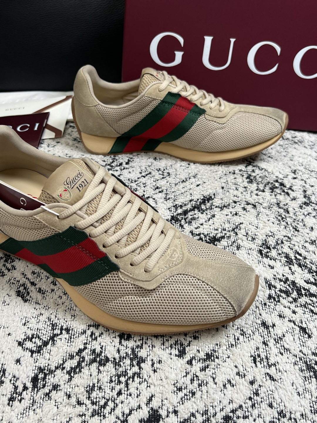 Gucci 高品质  顶级工艺品  古奇  专柜新款原厂配置，意大利进口牛皮面料，进口牛皮内里垫，透气舒适，鞋底：原厂特