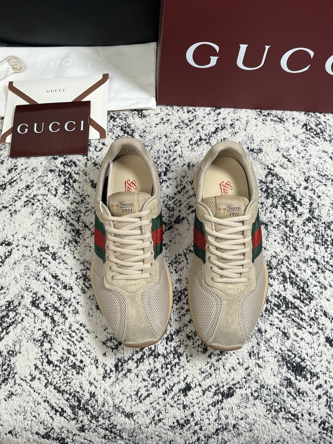 Gucci 高品质  顶级工艺品  古奇  专柜新款原厂配置，意大利进口牛皮面料，进口牛皮内里垫，透气舒适，鞋底：原厂特