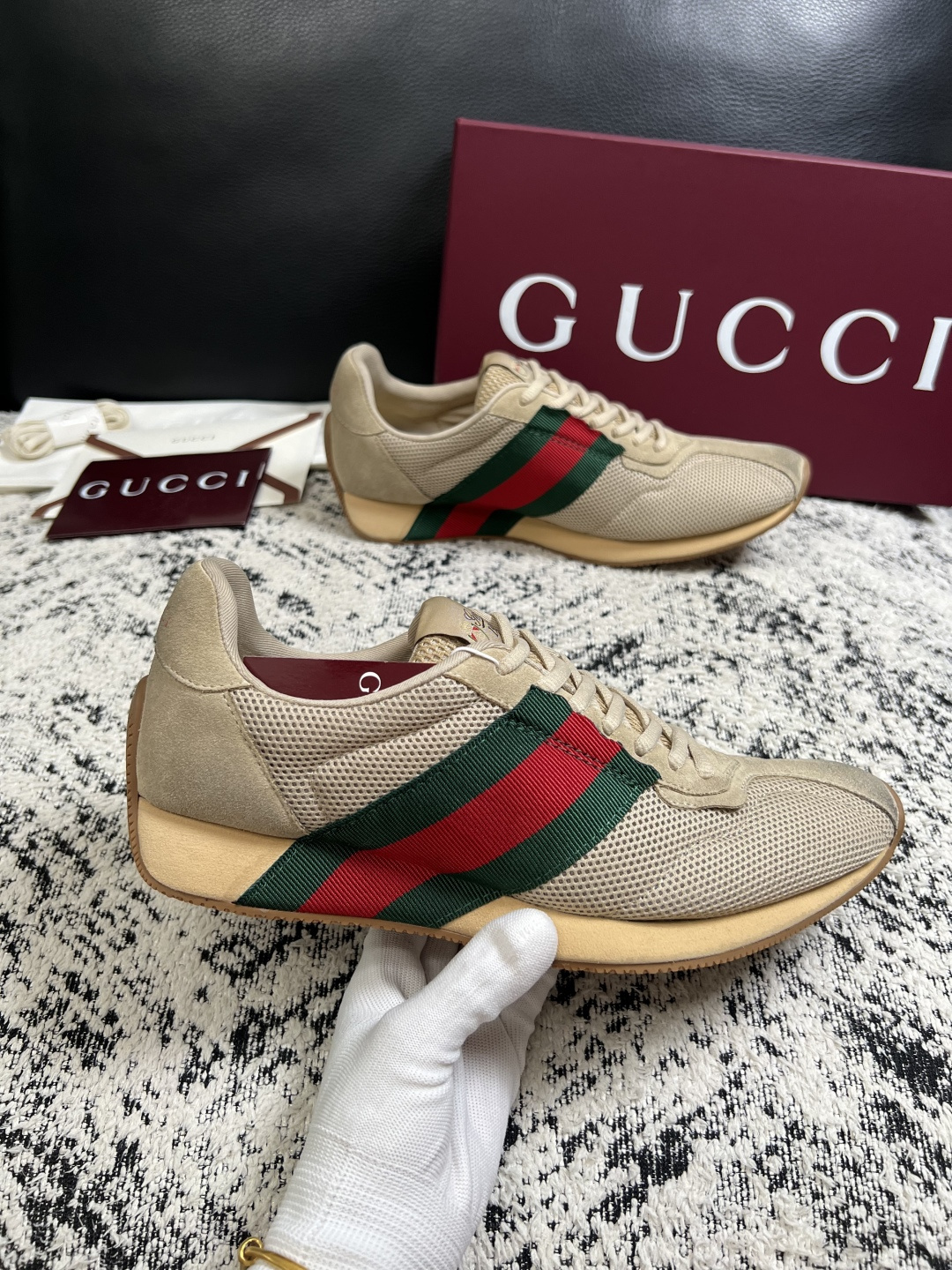 Gucci 高品质  顶级工艺品  古奇  专柜新款原厂配置，意大利进口牛皮面料，进口牛皮内里垫，透气舒适，鞋底：原厂特