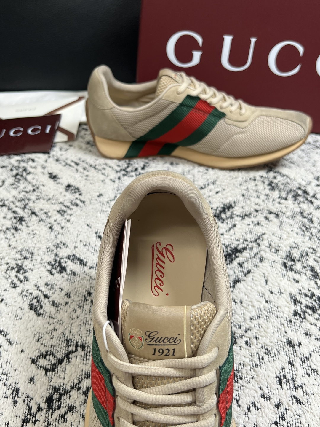 Gucci 高品质  顶级工艺品  古奇  专柜新款原厂配置，意大利进口牛皮面料，进口牛皮内里垫，透气舒适，鞋底：原厂特