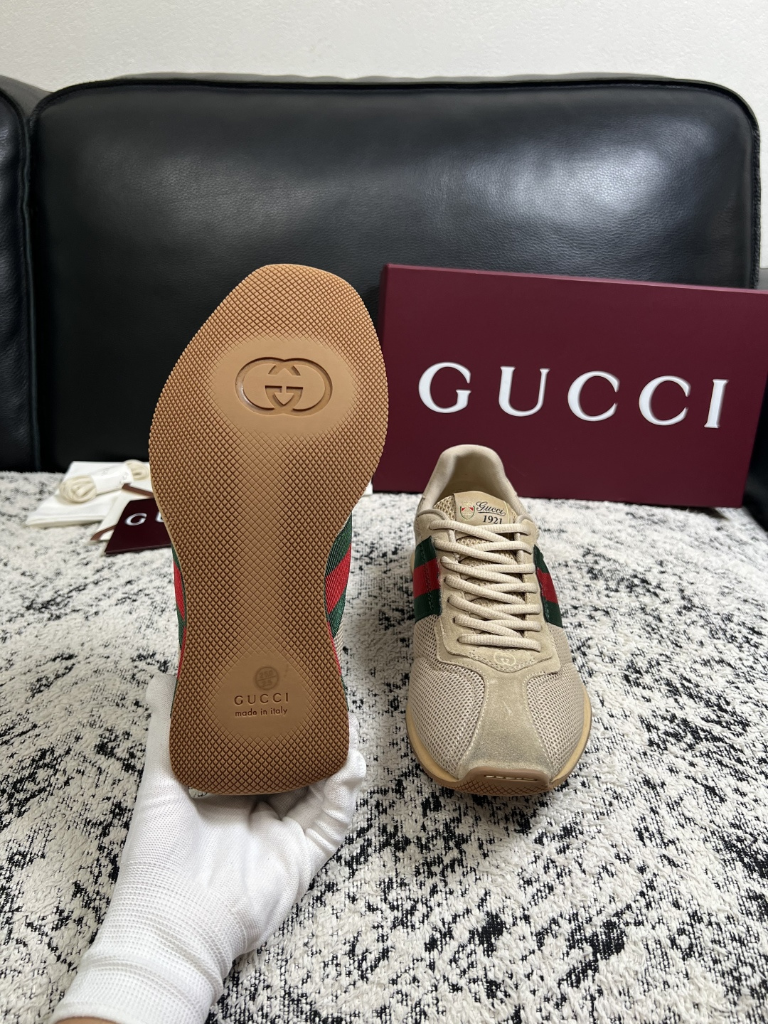 Gucci 高品质  顶级工艺品  古奇  专柜新款原厂配置，意大利进口牛皮面料，进口牛皮内里垫，透气舒适，鞋底：原厂特