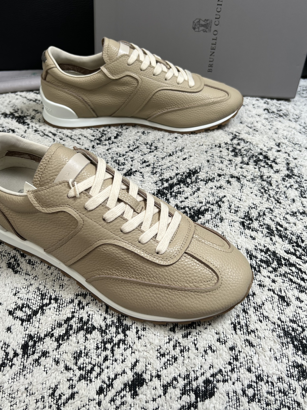 Brunello Cucinelli  高品质 顶级工艺品  BC  专柜同步原厂配置，意大利进口牛皮面料牛内里垫，高品