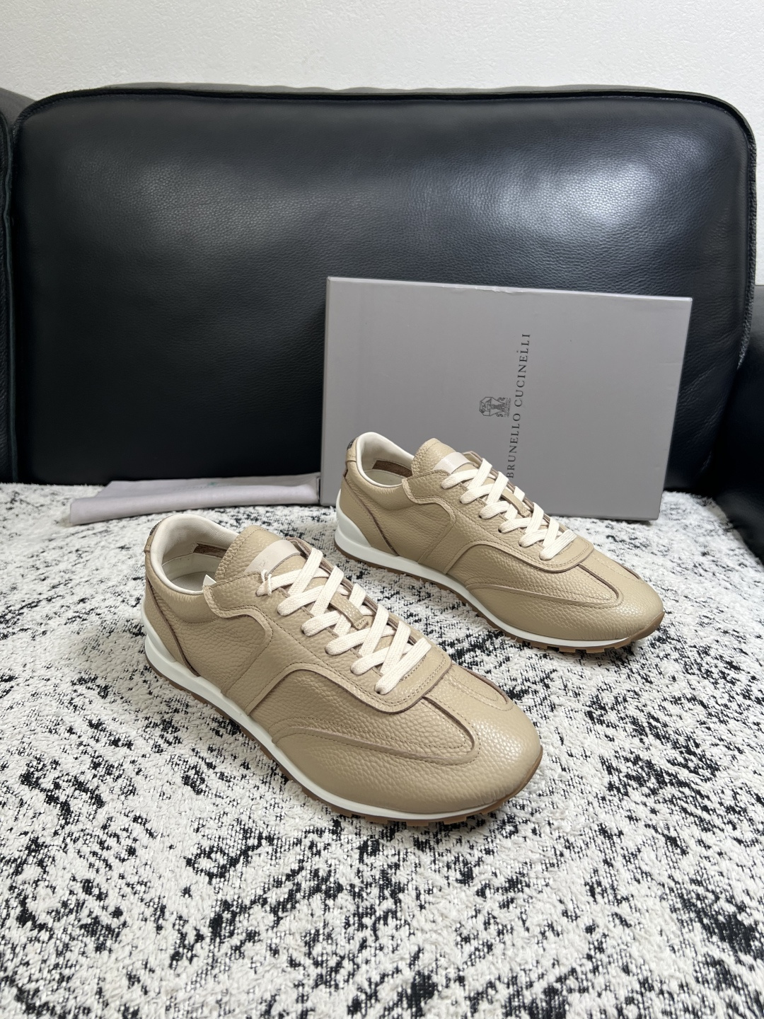 Brunello Cucinelli  高品质 顶级工艺品  BC  专柜同步原厂配置，意大利进口牛皮面料牛内里垫，高品