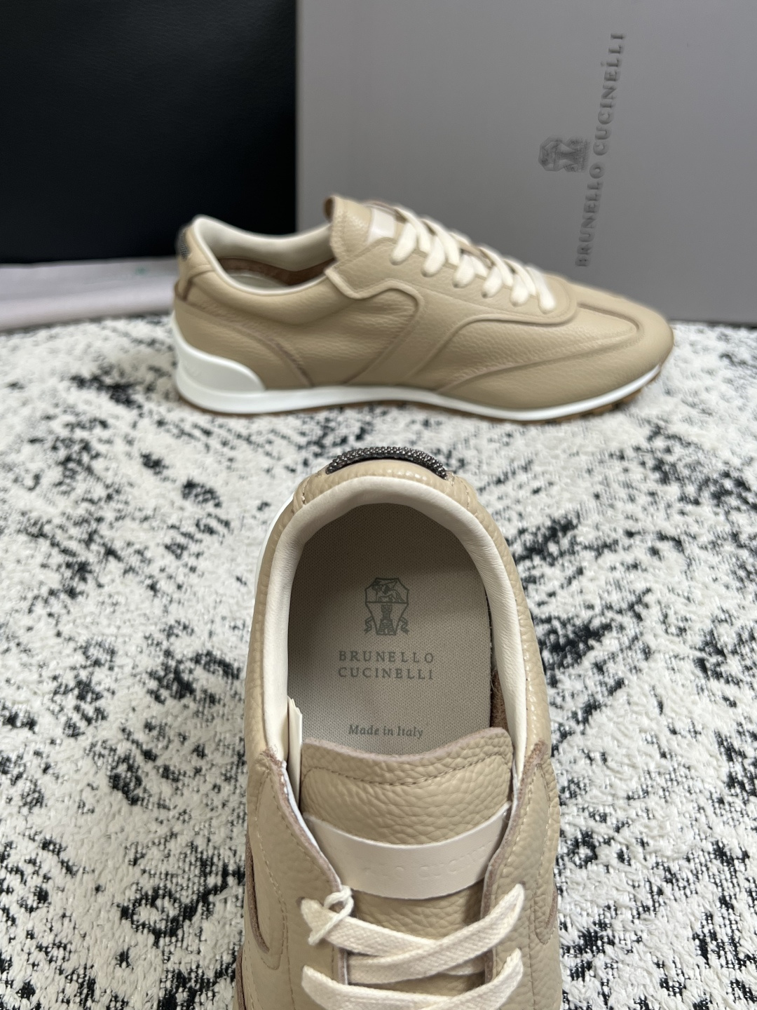 Brunello Cucinelli  高品质 顶级工艺品  BC  专柜同步原厂配置，意大利进口牛皮面料牛内里垫，高品