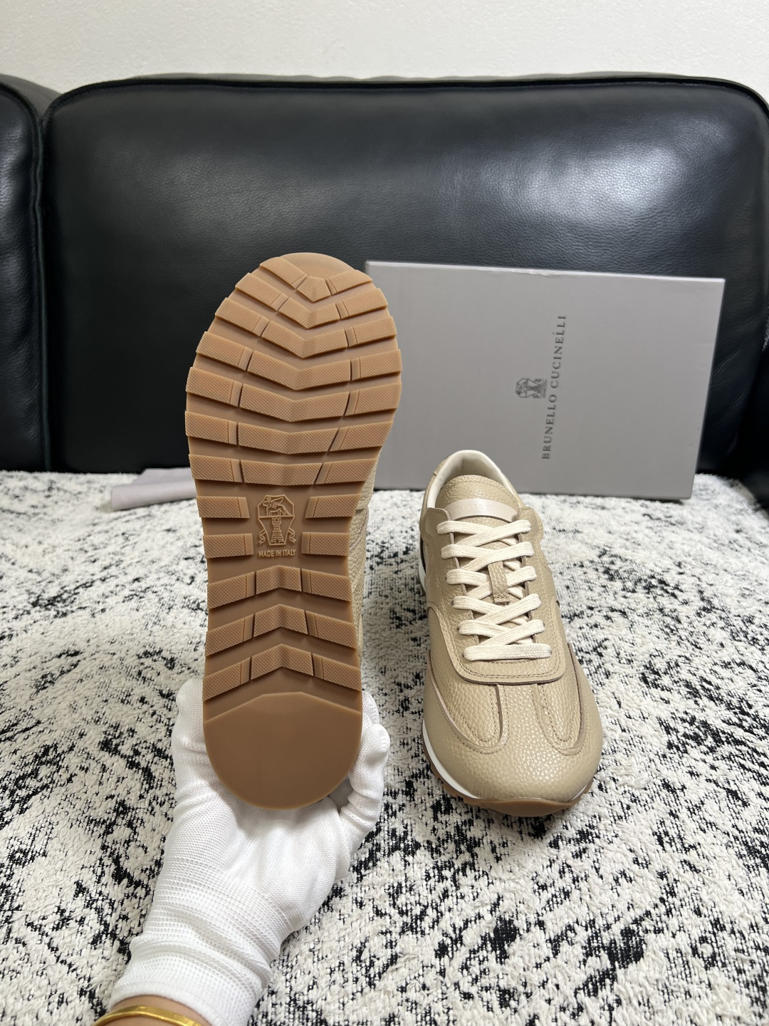 Brunello Cucinelli  高品质 顶级工艺品  BC  专柜同步原厂配置，意大利进口牛皮面料牛内里垫，高品
