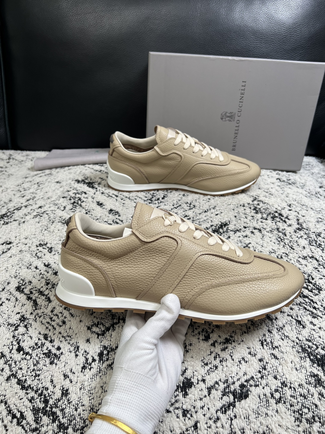 Brunello Cucinelli  高品质 顶级工艺品  BC  专柜同步原厂配置，意大利进口牛皮面料牛内里垫，高品