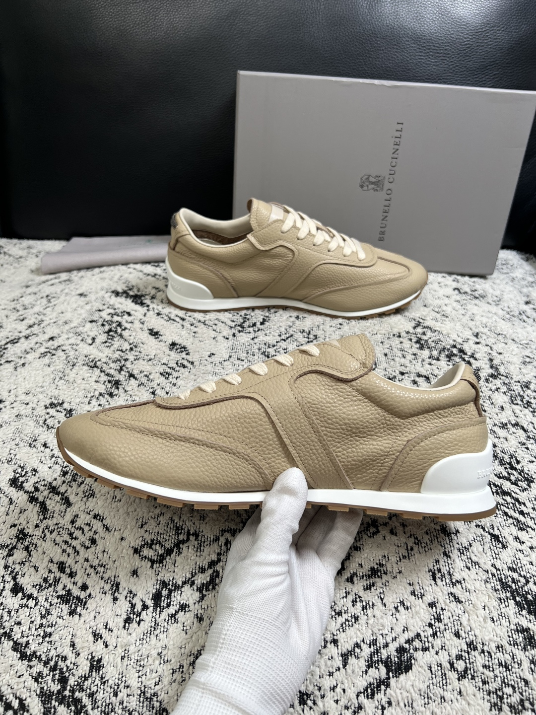 Brunello Cucinelli  高品质 顶级工艺品  BC  专柜同步原厂配置，意大利进口牛皮面料牛内里垫，高品