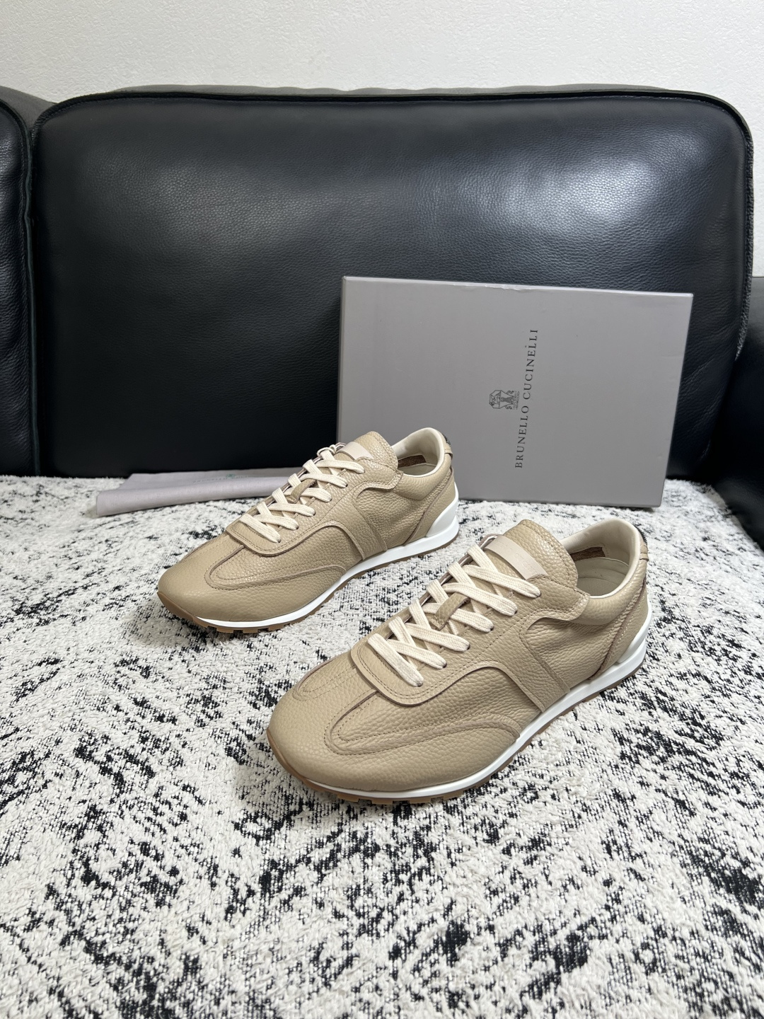 Brunello Cucinelli  高品质 顶级工艺品  BC  专柜同步原厂配置，意大利进口牛皮面料牛内里垫，高品