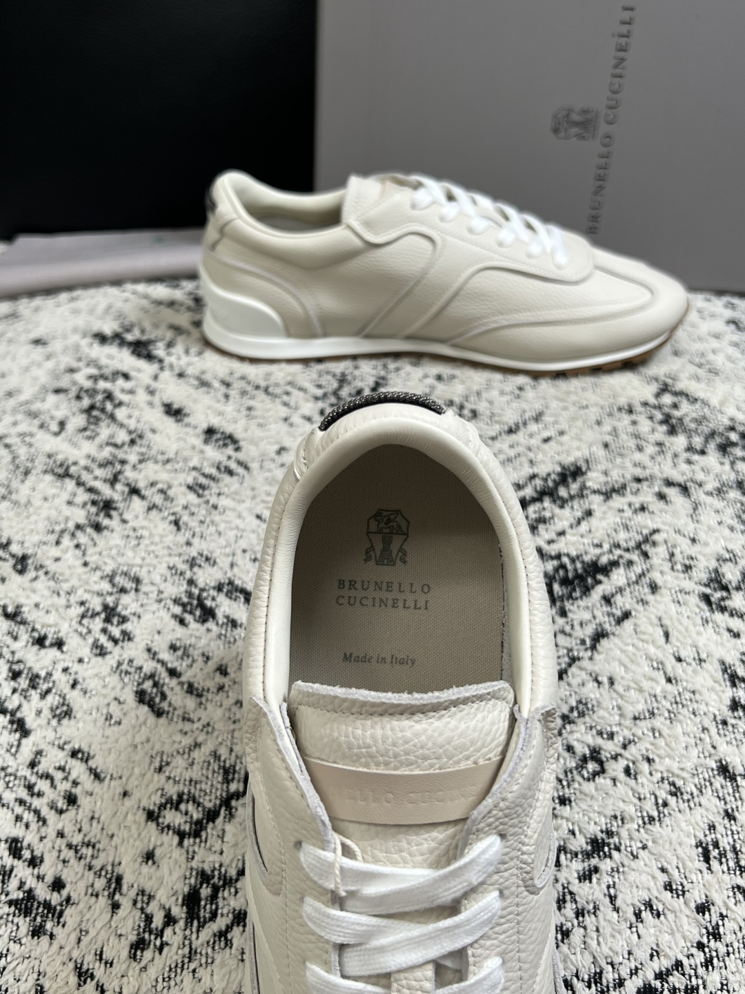 Brunello Cucinelli  高品质 顶级工艺品  BC  专柜同步原厂配置，意大利进口牛皮面料牛内里垫，高品