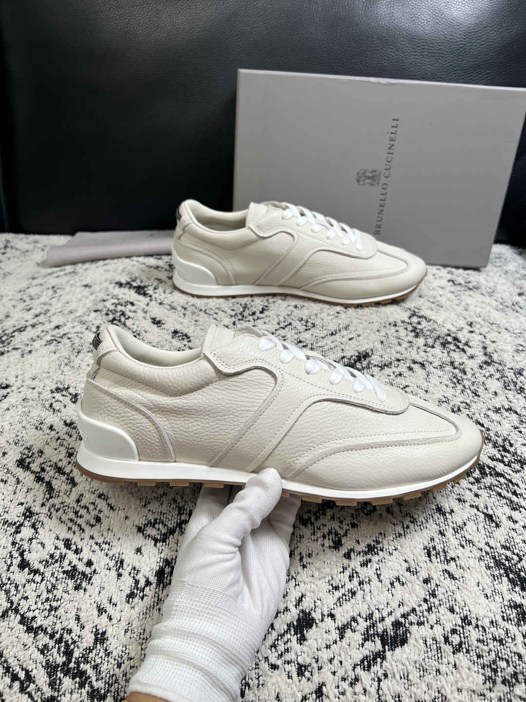 Brunello Cucinelli  高品质 顶级工艺品  BC  专柜同步原厂配置，意大利进口牛皮面料牛内里垫，高品