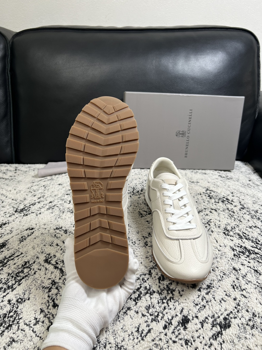 Brunello Cucinelli  高品质 顶级工艺品  BC  专柜同步原厂配置，意大利进口牛皮面料牛内里垫，高品