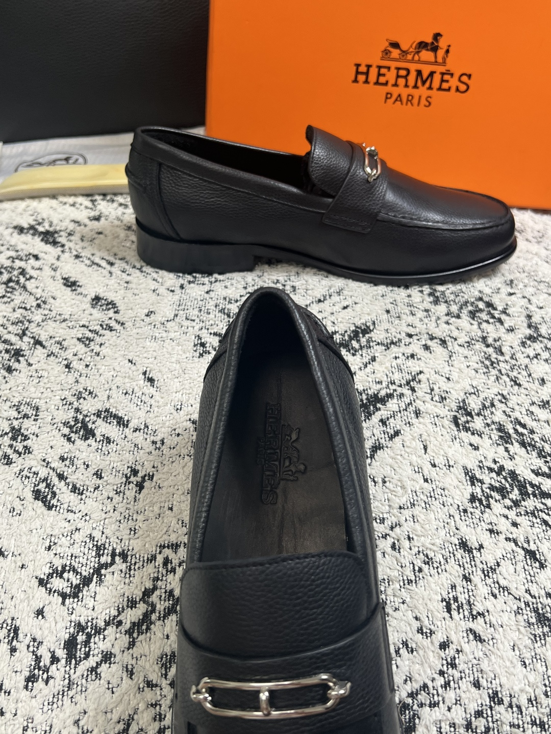 Hermes  高品质  顶级工艺品 爱马仕 皮鞋专柜同步 原厂配置，意大利进口原版牛皮面料，透气舒适进口水染牛里垫，鞋