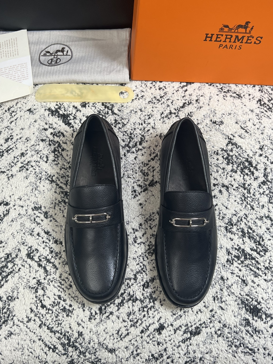 Hermes  高品质  顶级工艺品 爱马仕 皮鞋专柜同步 原厂配置，意大利进口原版牛皮面料，透气舒适进口水染牛里垫，鞋