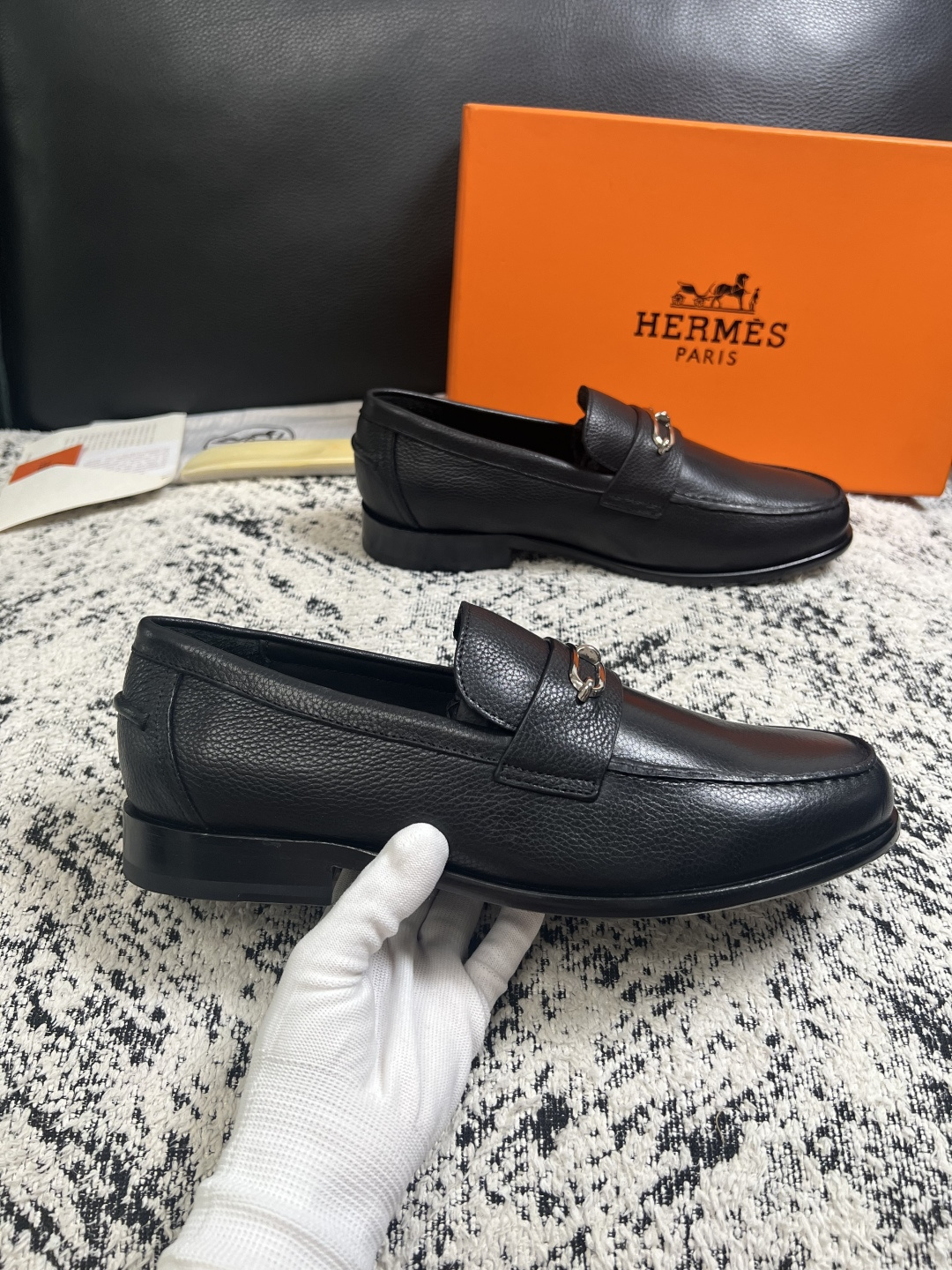 Hermes  高品质  顶级工艺品 爱马仕 皮鞋专柜同步 原厂配置，意大利进口原版牛皮面料，透气舒适进口水染牛里垫，鞋