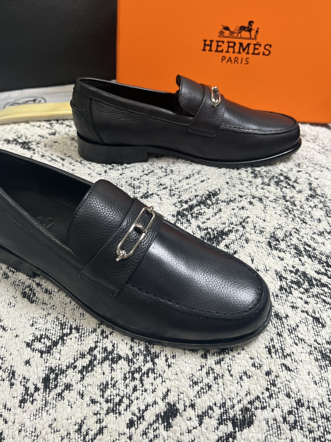 Hermes  高品质  顶级工艺品 爱马仕 皮鞋专柜同步 原厂配置，意大利进口原版牛皮面料，透气舒适进口水染牛里垫，鞋