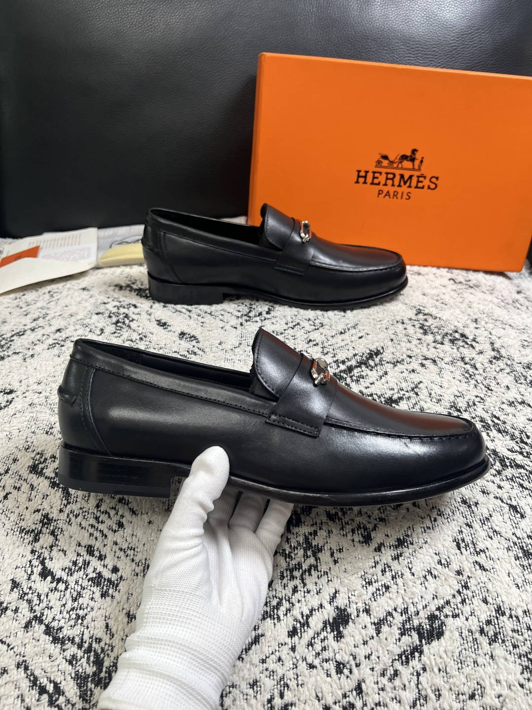 Hermes  高品质  顶级工艺品 爱马仕 皮鞋专柜同步 原厂配置，意大利进口原版牛皮面料，透气舒适进口水染牛里垫，鞋
