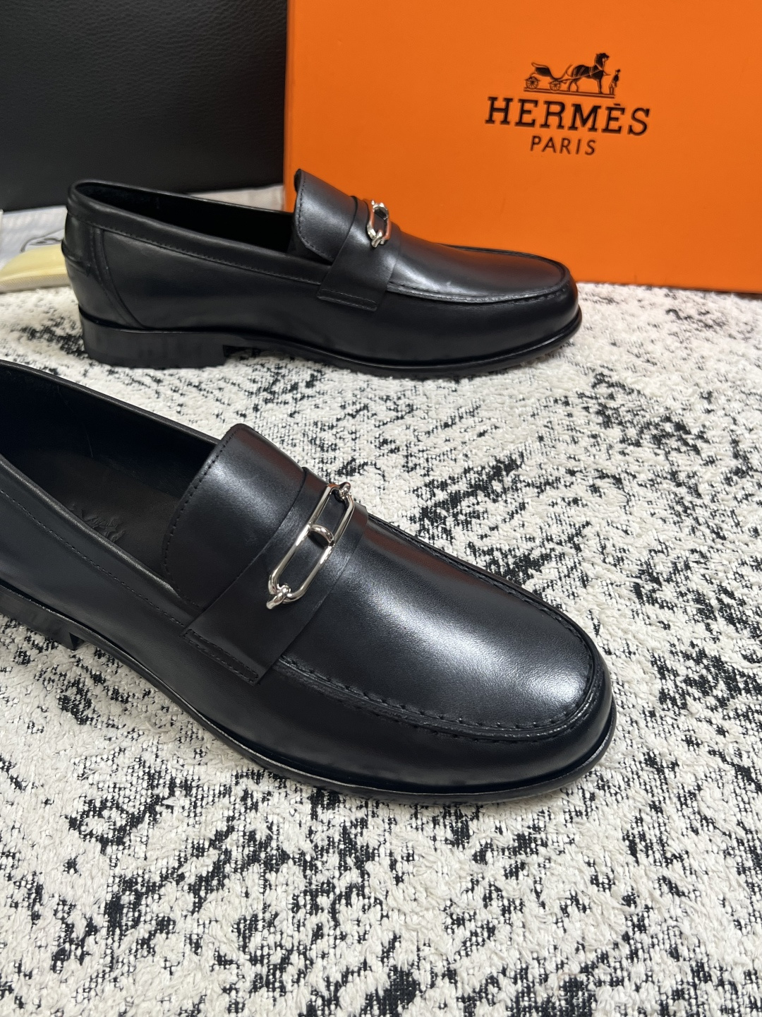 Hermes  高品质  顶级工艺品 爱马仕 皮鞋专柜同步 原厂配置，意大利进口原版牛皮面料，透气舒适进口水染牛里垫，鞋