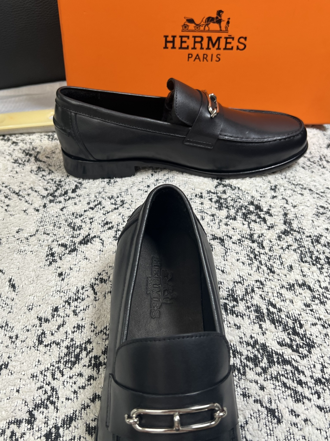 Hermes  高品质  顶级工艺品 爱马仕 皮鞋专柜同步 原厂配置，意大利进口原版牛皮面料，透气舒适进口水染牛里垫，鞋