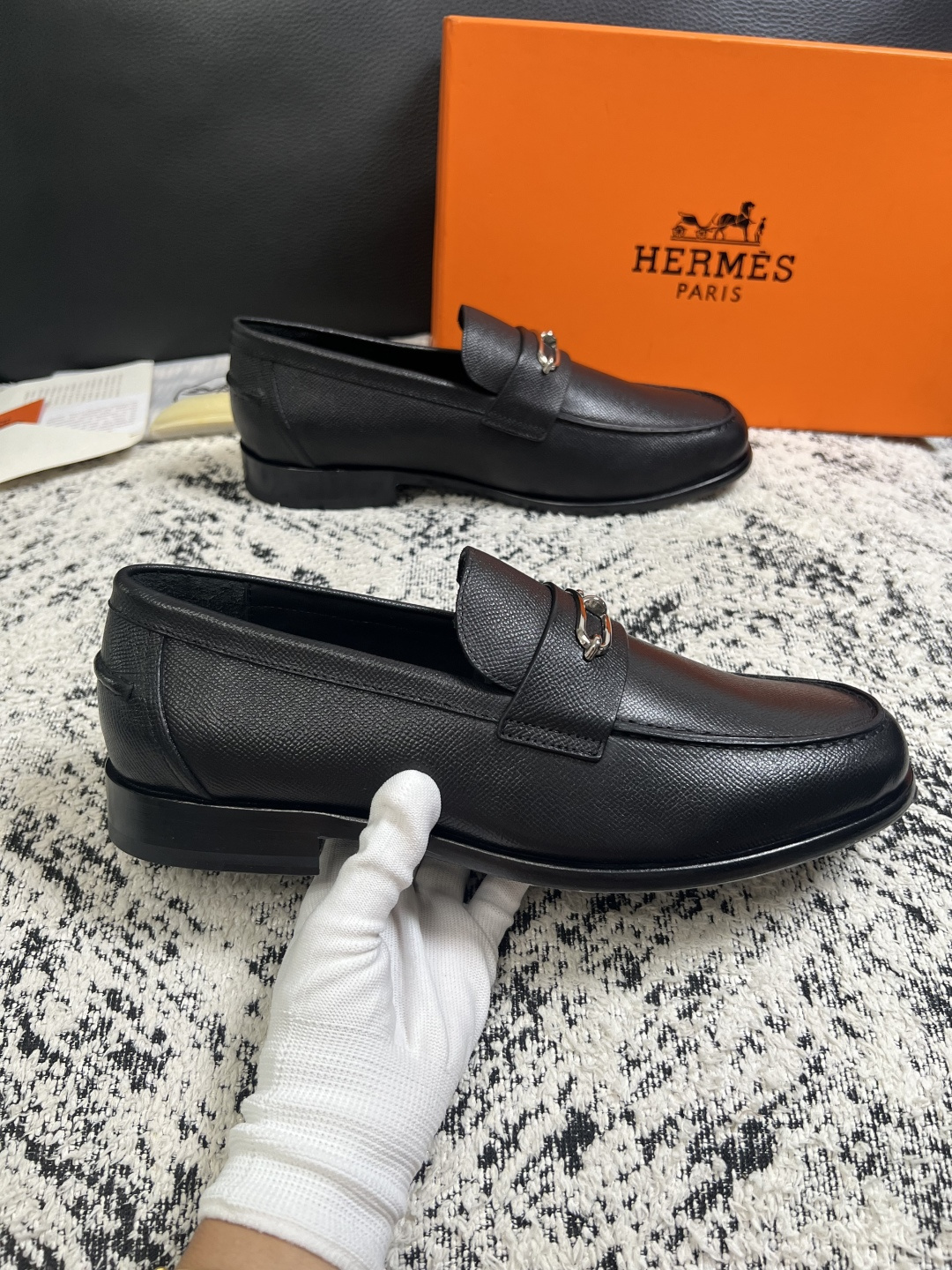 Hermes  高品质  顶级工艺品 爱马仕 皮鞋专柜同步 原厂配置，意大利进口原版牛皮面料，透气舒适进口水染牛里垫，鞋