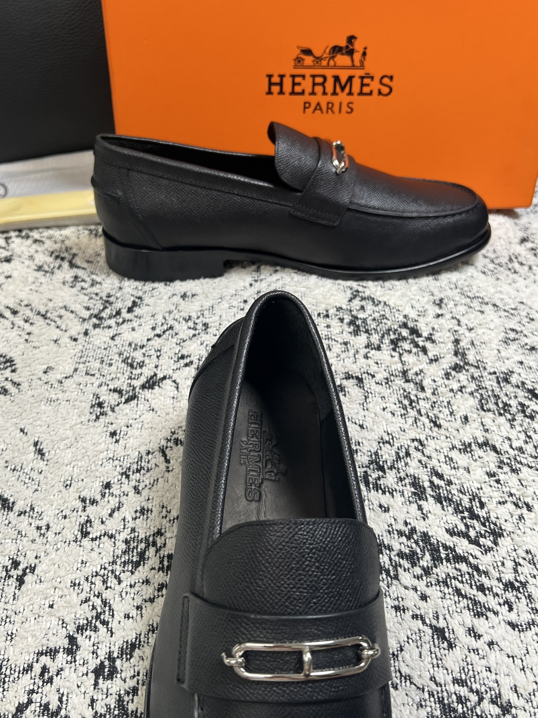 Hermes  高品质  顶级工艺品 爱马仕 皮鞋专柜同步 原厂配置，意大利进口原版牛皮面料，透气舒适进口水染牛里垫，鞋