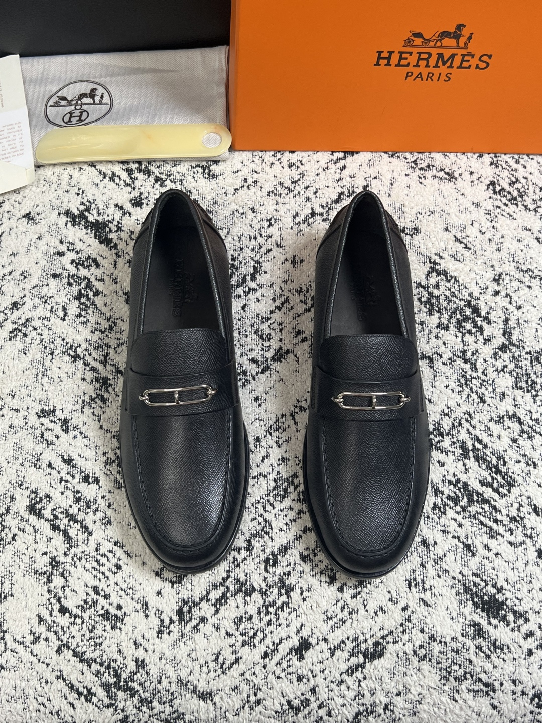 Hermes  高品质  顶级工艺品 爱马仕 皮鞋专柜同步 原厂配置，意大利进口原版牛皮面料，透气舒适进口水染牛里垫，鞋