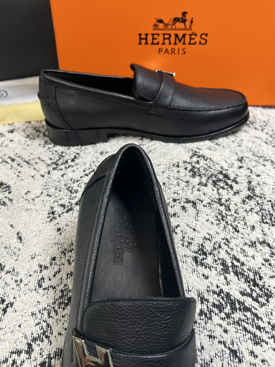 Hermes  高品质  顶级工艺品 爱马仕 皮鞋专柜同步 原厂配置，意大利进口原版牛皮面料，透气舒适进口水染牛里垫，鞋