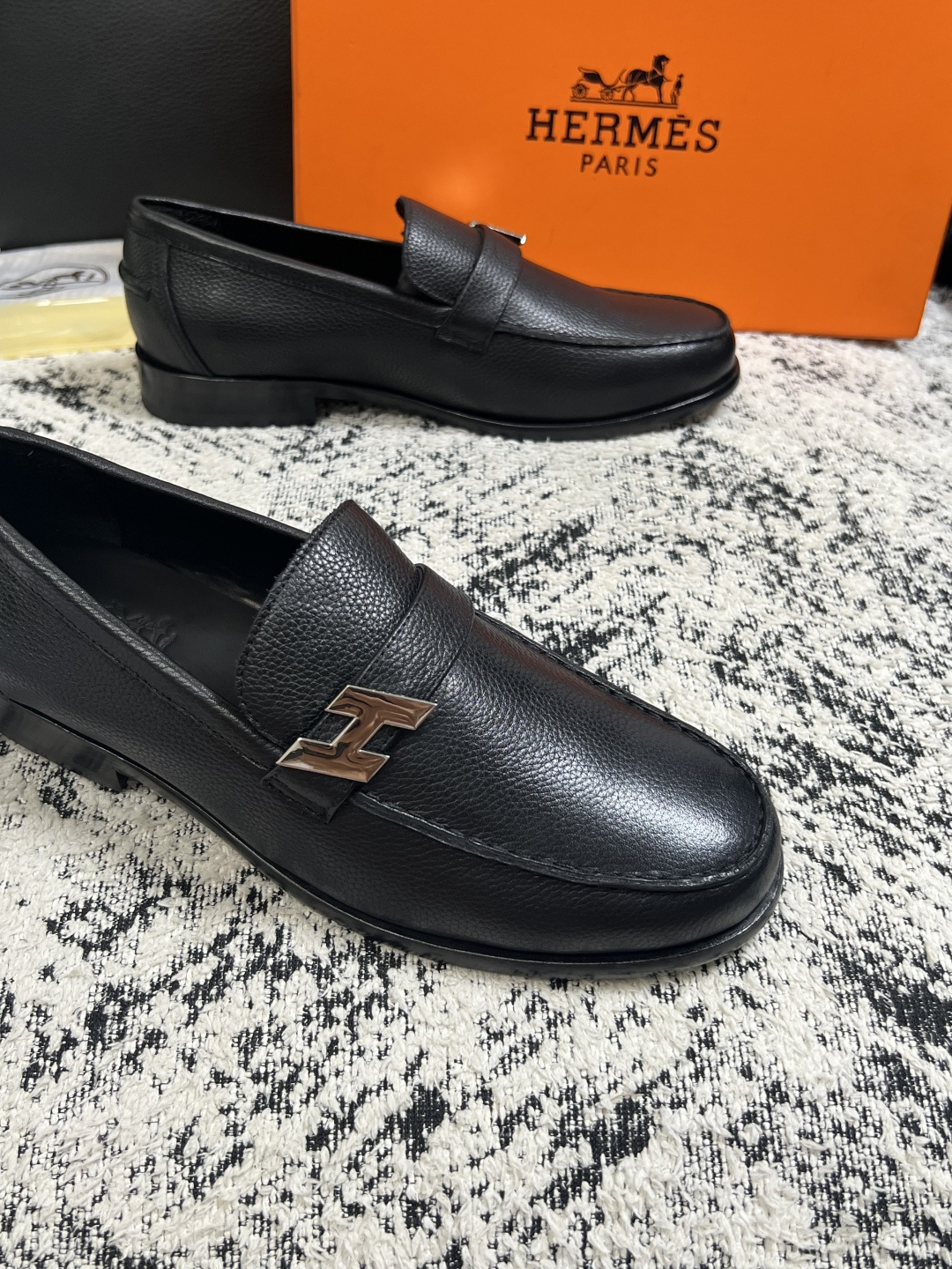 Hermes  高品质  顶级工艺品 爱马仕 皮鞋专柜同步 原厂配置，意大利进口原版牛皮面料，透气舒适进口水染牛里垫，鞋
