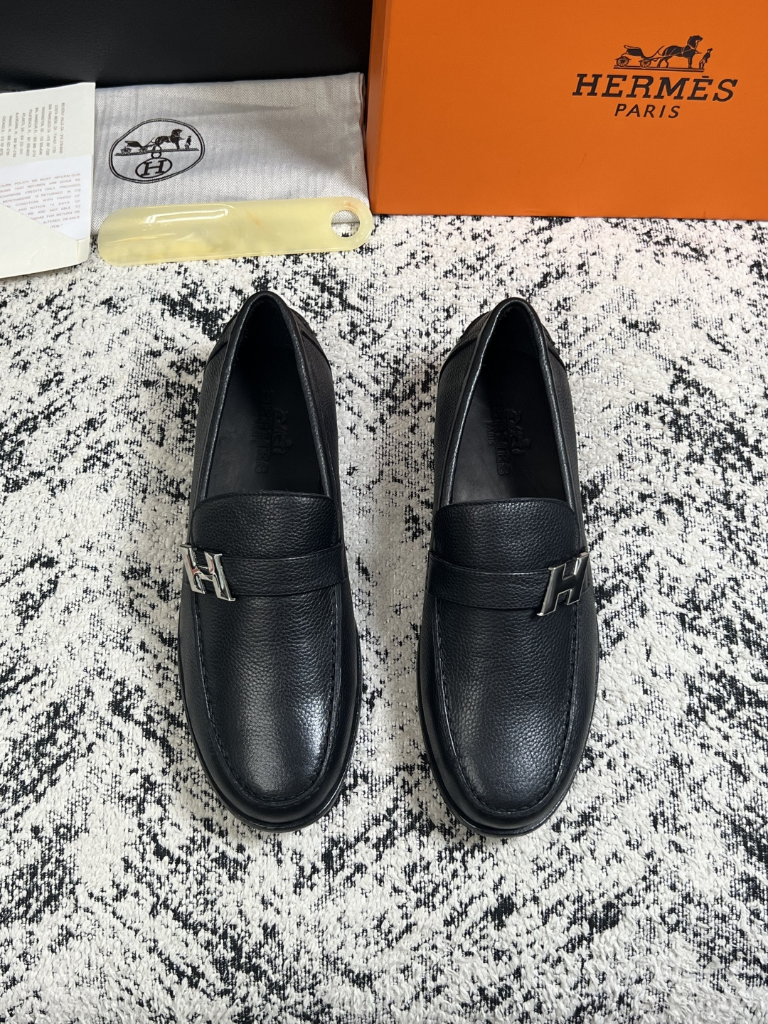 Hermes  高品质  顶级工艺品 爱马仕 皮鞋专柜同步 原厂配置，意大利进口原版牛皮面料，透气舒适进口水染牛里垫，鞋