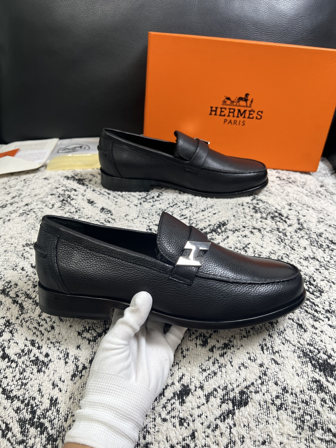 Hermes  高品质  顶级工艺品 爱马仕 皮鞋专柜同步 原厂配置，意大利进口原版牛皮面料，透气舒适进口水染牛里垫，鞋